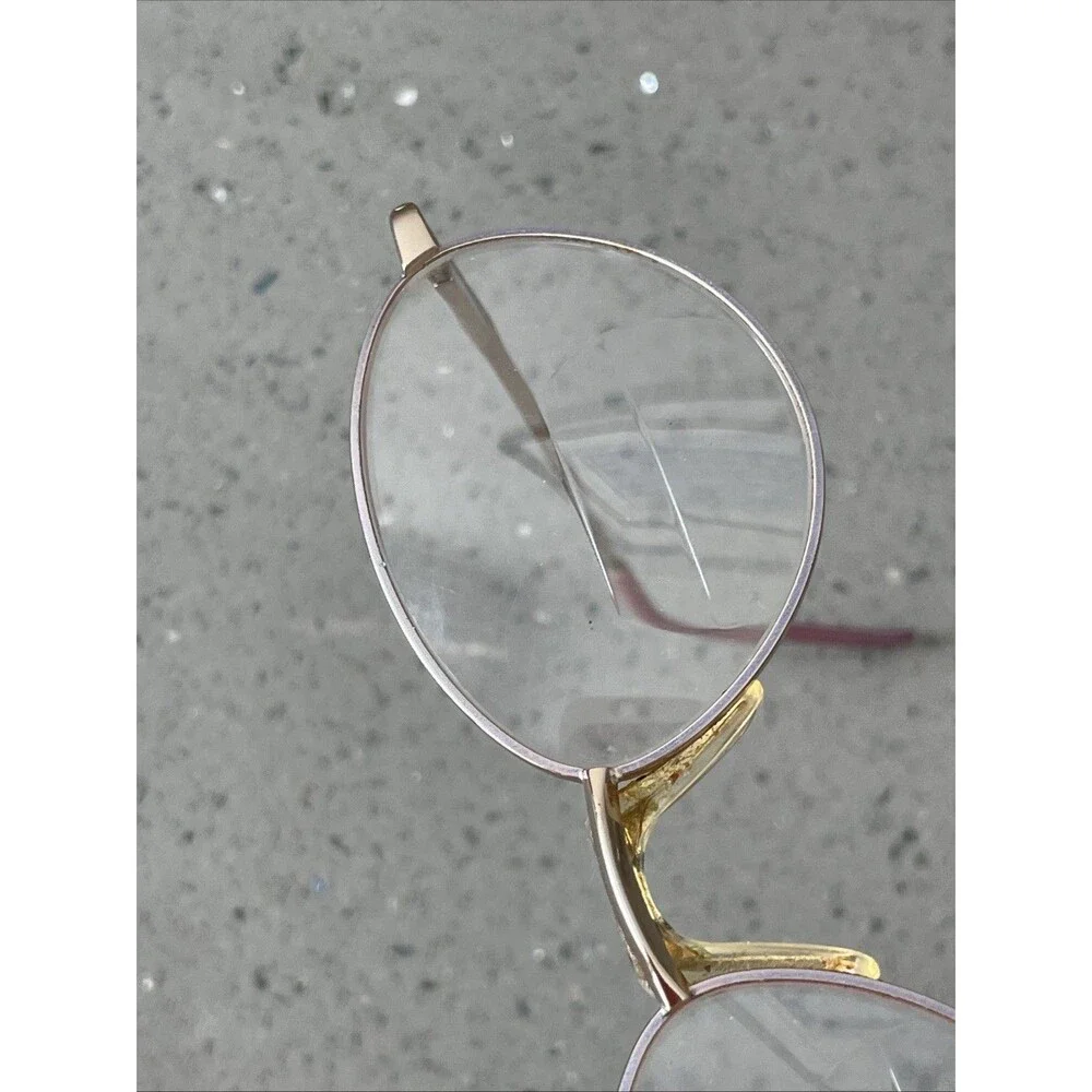 Gloria Vanderbilt this frames